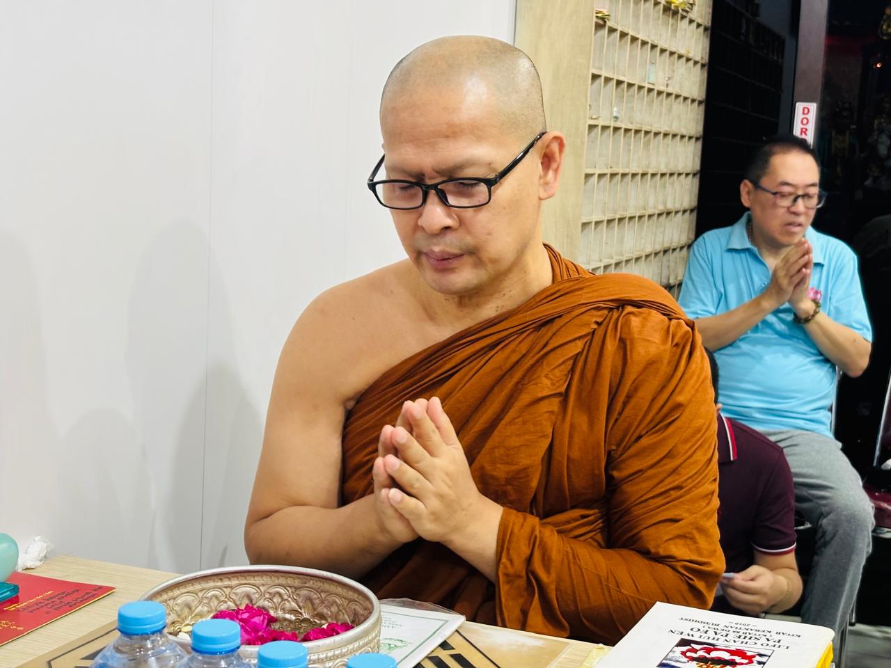 Pembacaan Ulambana Sutra oleh Bhikkhu dan Umat Buddha CBD Lotus